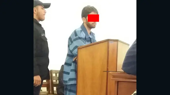 دیوانه بازی قاتل در جلسه دادگاه+عکس