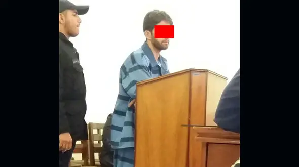 دیوانه بازی قاتل در جلسه دادگاه+عکس