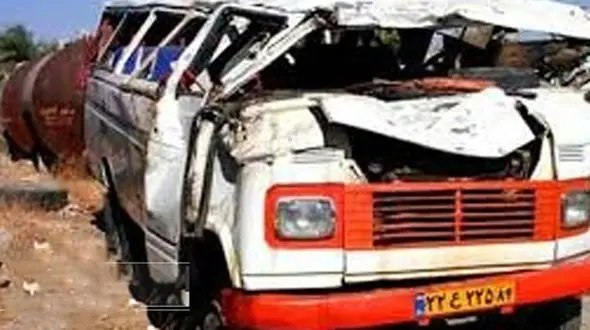 تصادف وحشتناک کامیون با مینی‌بوس در آزادراه تبریز - زنجان