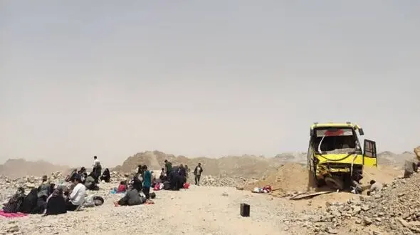 واژگونی مرگبار اتوبوس در مسیر مشهد به شیراز / 18 مسافر راهی بیمارستان شدند
