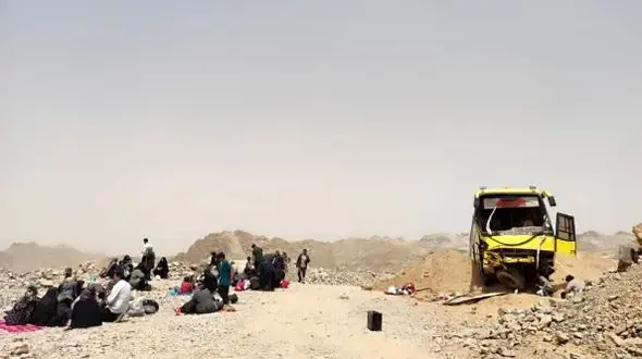 واژگونی مرگبار اتوبوس در مسیر مشهد به شیراز / 18 مسافر راهی بیمارستان شدند