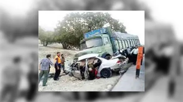 عجیب ترین عکس از مچاله شدن سمند زیر کامیون / 5 کشته!