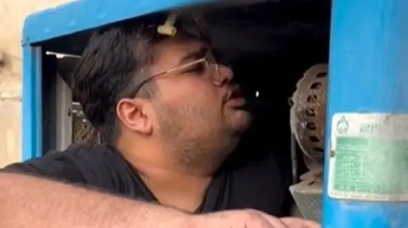 فیلم / خلاقیت خنده دار جوان ایرانی برای نصب کارتن کلوچه به عنوان کانال کولر حماسه آفرید/ گرما استعداد خیلی ها رو کشف کرده