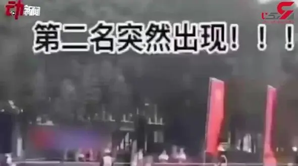 اشتباه عجیب دونده در ۲۰۰ متر مانده به خط پایان!+فیلم