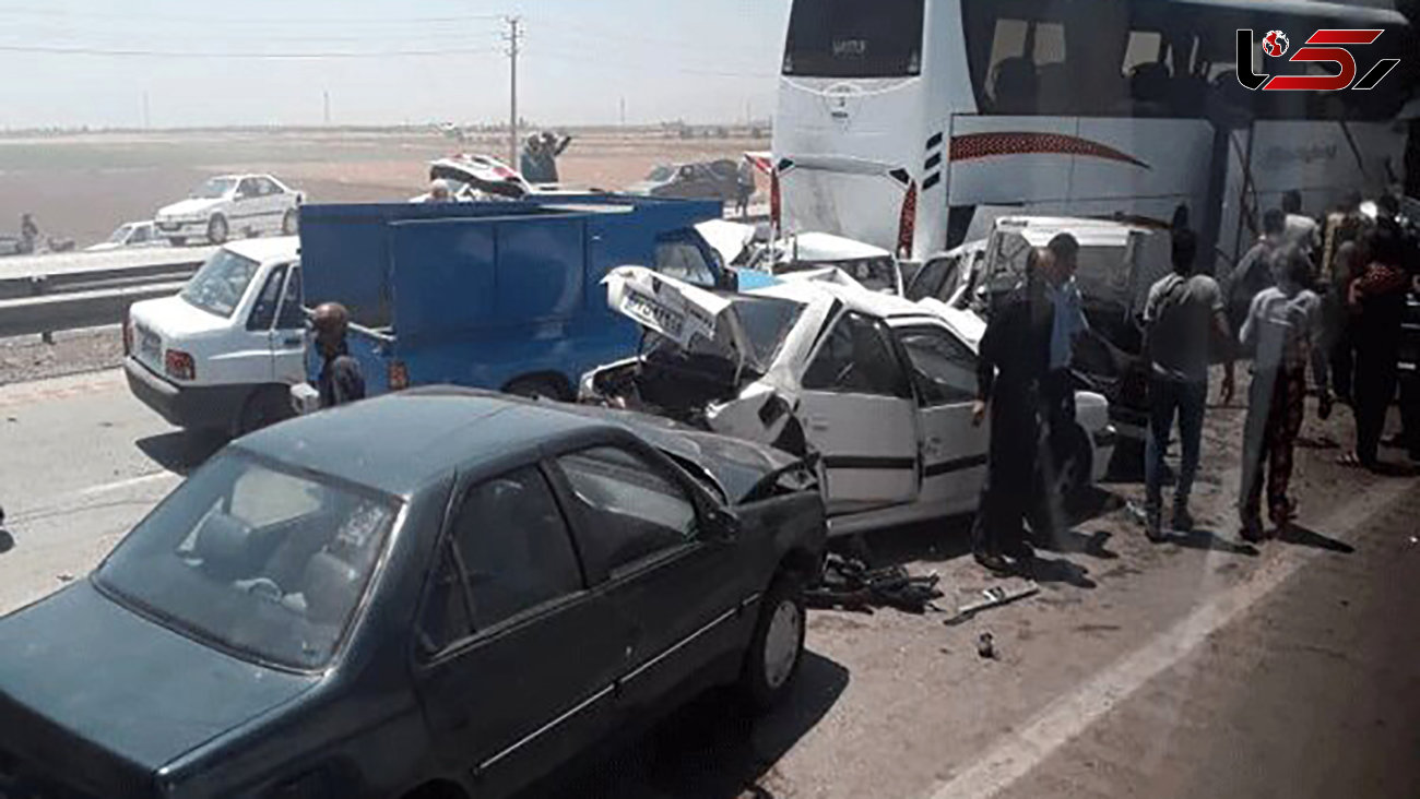 تصادف خونین و زنجیره ای 13 ماشین سبک و سنگین در شیراز