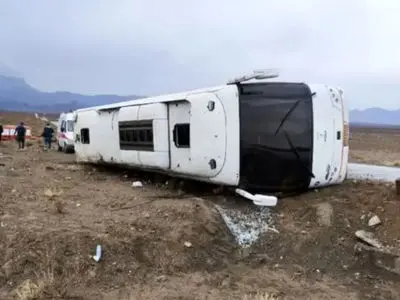 تصادف مرگبار 2 اتوبوس مسافر بری در جاده بم  _ زاهدان 14 کشته و زخمی بر جا گذاشت / فیلم