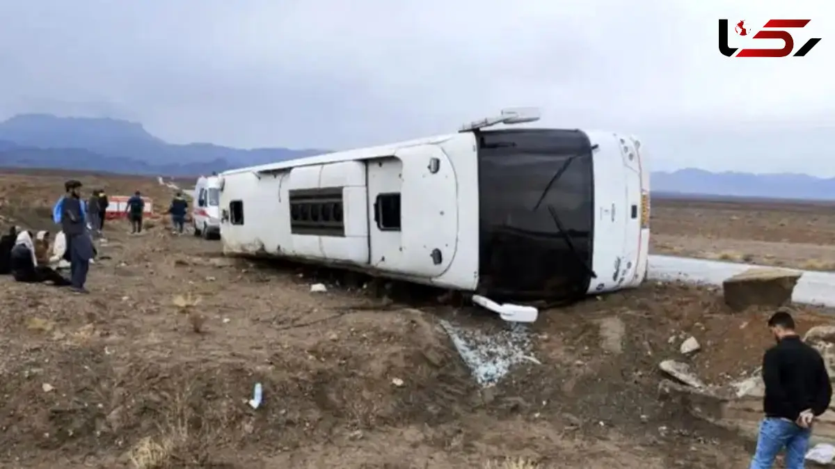 تصادف مرگبار 2 اتوبوس مسافر بری در جاده بم  _ زاهدان 14 کشته و زخمی بر جا گذاشت / فیلم