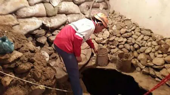 خارج کردن 4 جسد از تونل در گیلانغرب / آنها زنده زنده دفن شدند