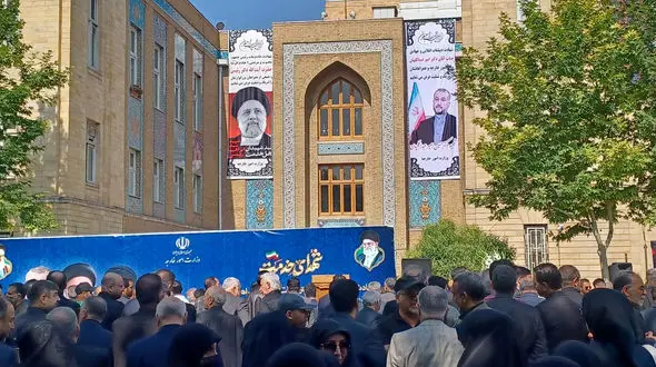 پیکر شهید امیرعبداللهیان در جوار مرقد مطهر حضرت عبدالعظیم آرام گرفت