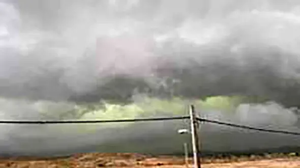 ناگفته های یک کارشناس از ابرهای عجیب سبز رنگ در آسمان استان فارس + فیلم