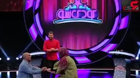 زانو زدن بازیگر سریال لیسانسه‌ها مقابل همسرش +فیلم 