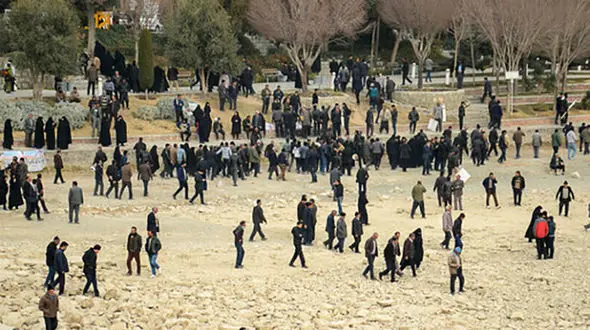 تجمع اعتراضی مردم اصفهان در کنار پل خواجو+ تصاویر
