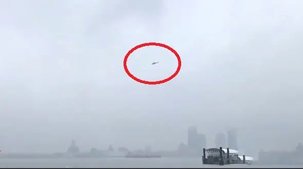 فیلم سقوط مرگبار هلیکوپتر در نیویورک / ترس مردم از تکرار حادثه 11 سپتامبر