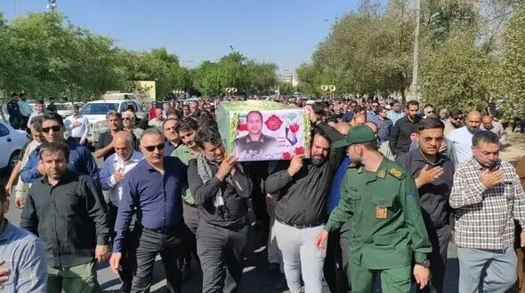پیکر شهید مدافع وطن در دزفول تشییع شد