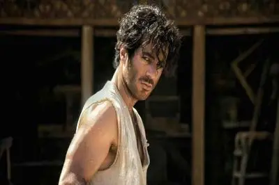 تصویر پربازدید نوید پورفرج، امین شعرباف و اشوان در پشت‌صحنه تئاتر «کلکسیونر» / سه پسر جذاب ایران در یک قاب