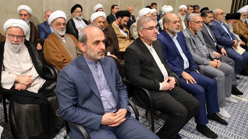 رهبر معظم انقلاب اسلامی حضرت آیت الله خامنه ای امروز( دوشنبه ) 17 اردیبهشت 1403 در دیدار مسئولان و کارگزاران حج و جمعی از زائران بیت الله الحرام