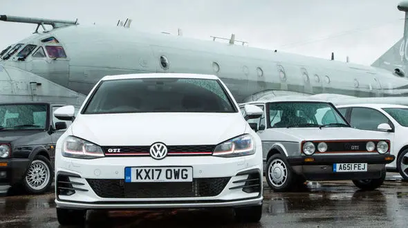 تماشای گذر زمان بر هفت نسل فولکس واگن گلف + فیلم و عکس