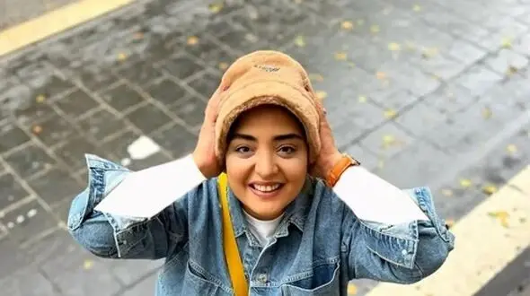 نگاهی به دکوراسوین شیک ولی ساده نرگس محمدی و علی اوجی / از فراوانی رنگ سفید آرامشبخش تا مبلمان ساده با کوسن های خاص!