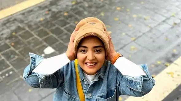 نگاهی به دکوراسوین شیک ولی ساده نرگس محمدی و علی اوجی / از فراوانی رنگ سفید آرامشبخش تا مبلمان ساده با کوسن های خاص!