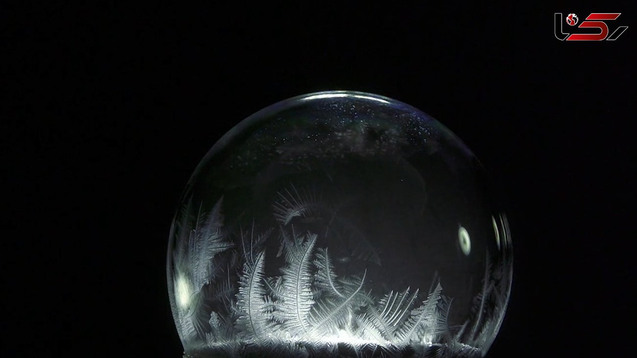 یخ زدن حباب ها و شکل گیری الگوهای جالب و دیدنی روی آن ها + فیلم