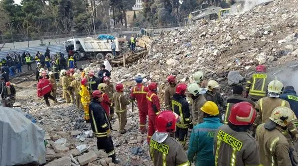 فوری / کاور حمل جسد به منطقه جستجو برده شد / لحظه شماری برای بیرون کشیدن پیکر شهید دیگر+ فیلم