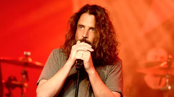 موسیقی دان توانمند خود را حلق آویز کرد +عکس