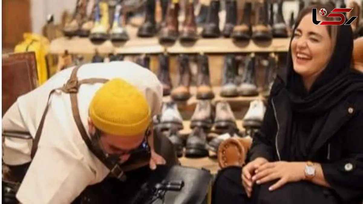 فیلم / نرگس محمدی حتی کفش خریدنش هم با غش و خنده‌ست؛ حضور همسر علی اوجی در کفش فروشی شوهرخواهرش و تبلیغ زیرپوستی مغازه‌اش !