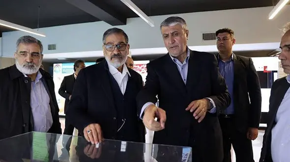  شمخانی: با همه توان از برنامه هسته‌ای صلح‌آمیز دفاع می‌کنیم 