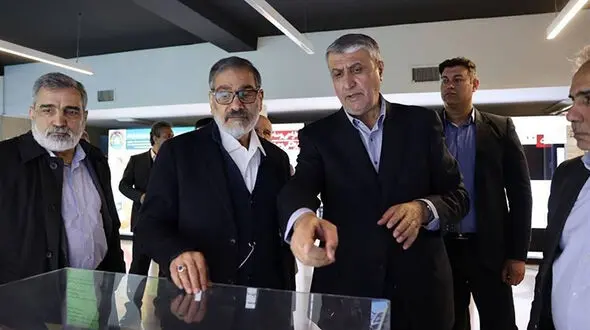  شمخانی: با همه توان از برنامه هسته‌ای صلح‌آمیز دفاع می‌کنیم 