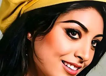 تصویری کمتر دیده شده از مرجان، خواننده قبل انقلاب، در 15 سالگی