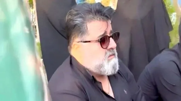 احساسی ترین صحنه در برنامه زنده: گریه تلخ مهدی یغمایی روی آنتن زنده؛ قلب همه رو شکست!+ فیلم