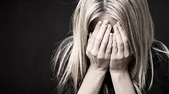 جنجال دست درازی مامور پلیس به دختر جوان افغان