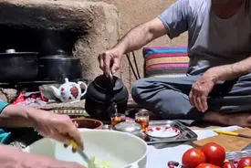 طرز تهیه خاص و متفاوت ساندویچ مرغ و قارچ توسط زوج خلاق روستایی + فیلم