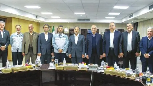 فولاد مبارکه بزرگترین نیروگاه خورشیدی کشور را می سازد/ مشکل گاز فولادسازان را حل می کنیم