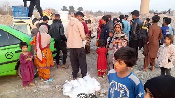  اهدای لباس گرم زمستانی به کودکان نیازمند در تهران