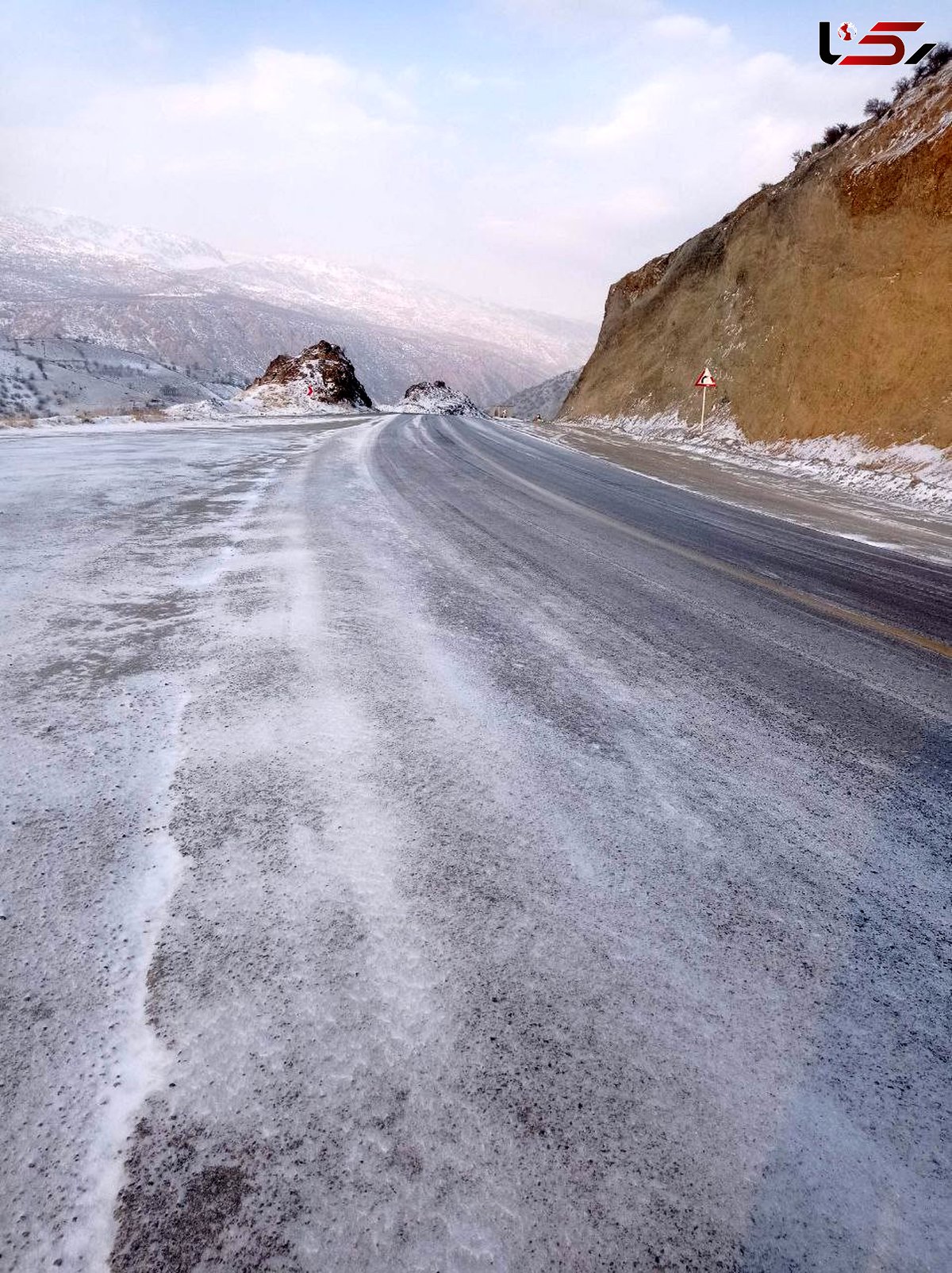 جاده‌های کردستان لغزنده است/همراه داشتن زنجیر چرخ ضروری است