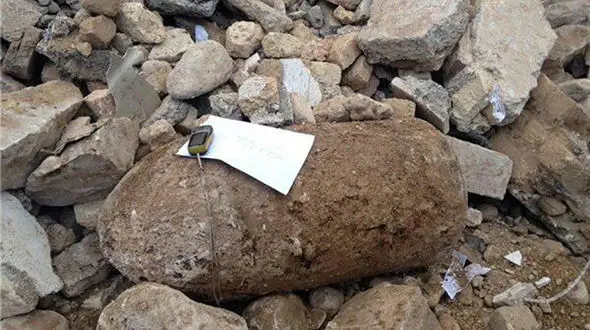 وحشت پس از سیل پلدختر / بمب جنگی 500 پوندی در میان گل و لای+ عکس