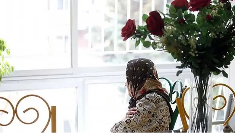 تماس با سالمندان تنها در دوره جنگ آغاز شد/ دوری از فرزندان و کمبود دارو بیشترین دغدغه / ۱۰ هزار سالمند تنهای پرخطر در کشور وجود دارد 
