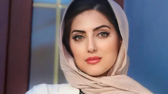 فیلم / سکانس خنده دار  هلیا امامی وسط برنامه وقتی میگه شیر همون آبه! خودشم خنده ش گرفت .../ قورباغه همان قو قوق قو ...