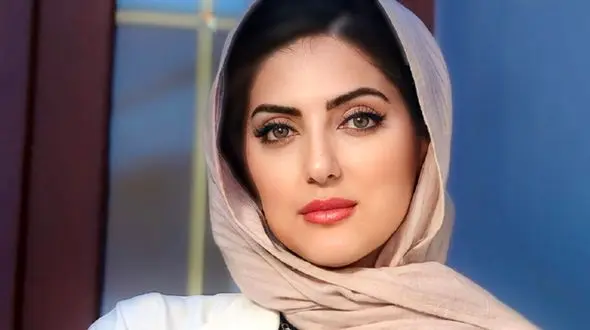 فیلم / سکانس خنده دار  هلیا امامی وسط برنامه وقتی میگه شیر همون آبه! خودشم خنده ش گرفت .../ قورباغه همان قو قوق قو ...