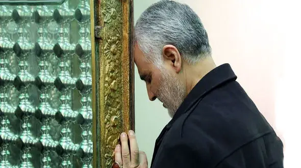 در خواست سردار سلیمانی در حرم امام رضا ( ع ) چه بود ؟ / نگین انگشتر حاج قاسم از شیشه حرم بود