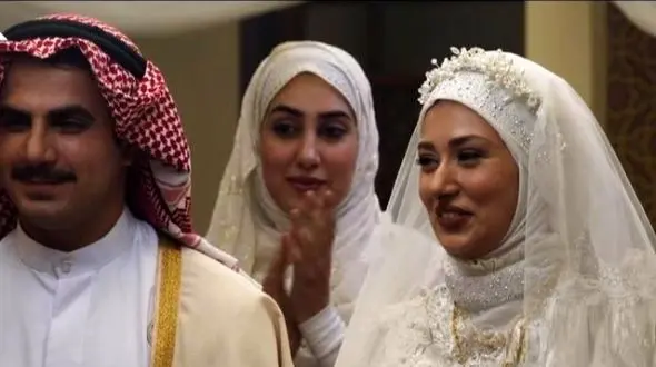 عکس سفر در زمان / چهرۀ متفاوت و فوق زیبای «پریزاد خواهر طوبی» و «جمانه، خواهر فخرالدین» در خارج !