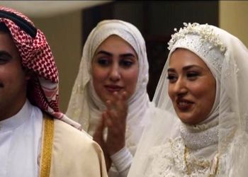 عکس سفر در زمان / چهرۀ متفاوت و فوق زیبای «پریزاد خواهر طوبی» و «جمانه، خواهر فخرالدین» در خارج !