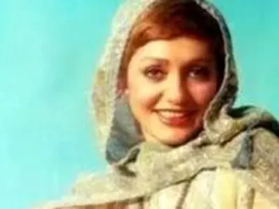 سفر در زمان؛ «گوگوش 21 ساله» در حال گفتگو با «ویلیام وایلر» در تهران؛ سال 1350 