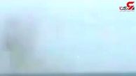 لحظه سقوط جنگنده عمودپرواز در نزدیکی شناگران ساحل دریا + فیلم 