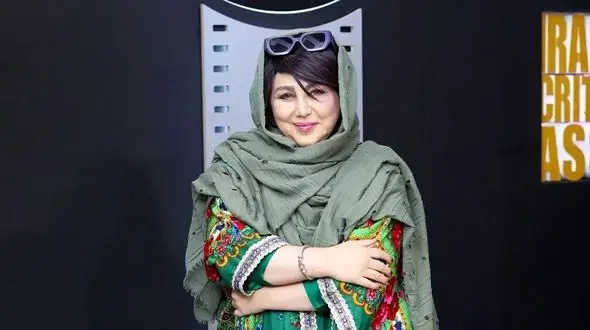 فیلم / نگاهی به چیدمان  شاهانه خانه بهنوش بختیاری خانم دده بامداد خمار  به سبک کاخ / از شومینه مرمری و  شمعدانی 5 شاخه اعیانی و  فرش ابریشمی تا مبلمان سبک باروک و...