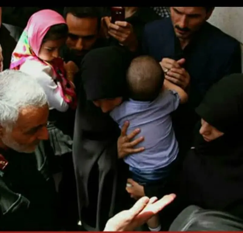 مادر شهید مدافع حرمی که مثل حاج قاسم شهید شد: سردار با اشک، بدن مثله شده علی را از لابه لای ماشین سوخته جمع کرد