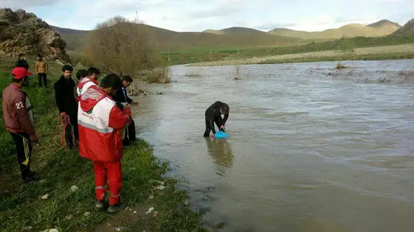 غرق شدن 21 عضو 5 خانواده در رودخانه کرج + عکس
