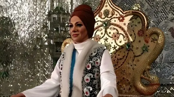 ساغر عزیزی بازیگر نقش فرح پهلوی : من پسرم و خانواده ام .... از مدرسه دخترانه فرار کردم و به... اعلام کردم پسرم!