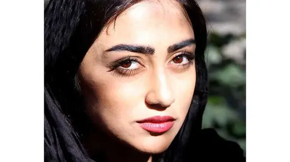 عکس فیروزه گیلدخت در کنار خانواده‌اش لو رفت | کی فکرش را می‌کرد این خانوم فیروزه گیلدخت باشد 